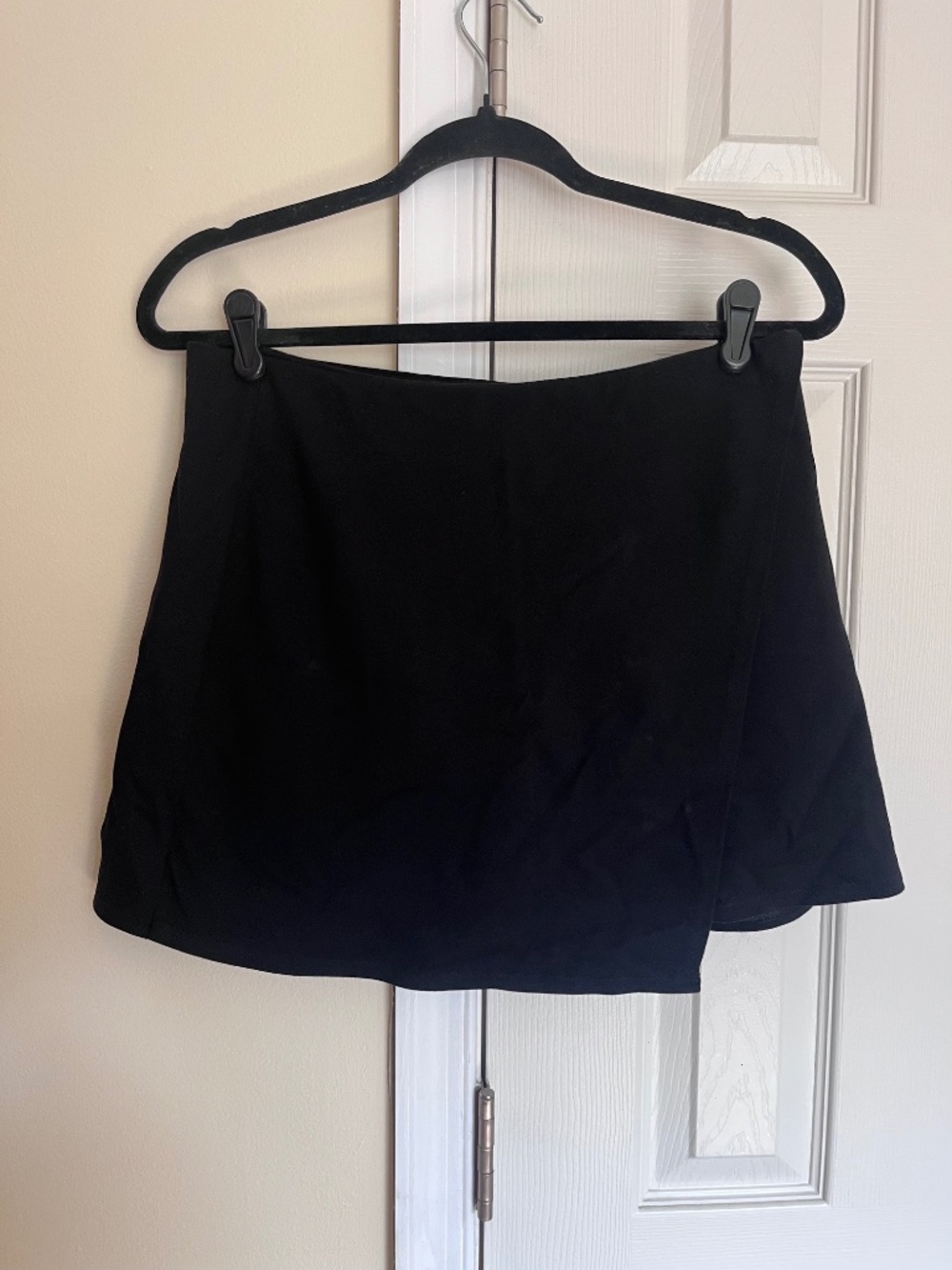American Eagle Black It Knit Asymmetrical High-Waisted Mini Skort